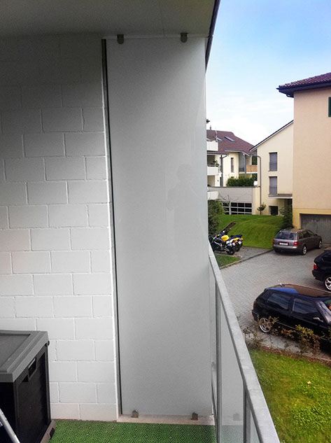 Glastrennwand mit Glasklemmen